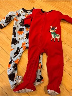 LIKE NEW! BUNDLE! 2! Carter’s Kids Toddler Assorted One Piece Fleece Pjs Sz 2T